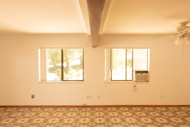 Ceiling fan, wall A/C but also very well insulated apartment - 3319 Old Topanga Canyon Rd