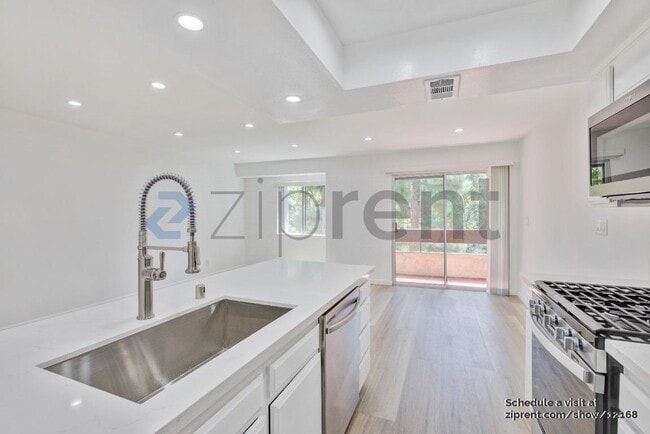 Building Photo - 2700 Cahuenga Blvd E