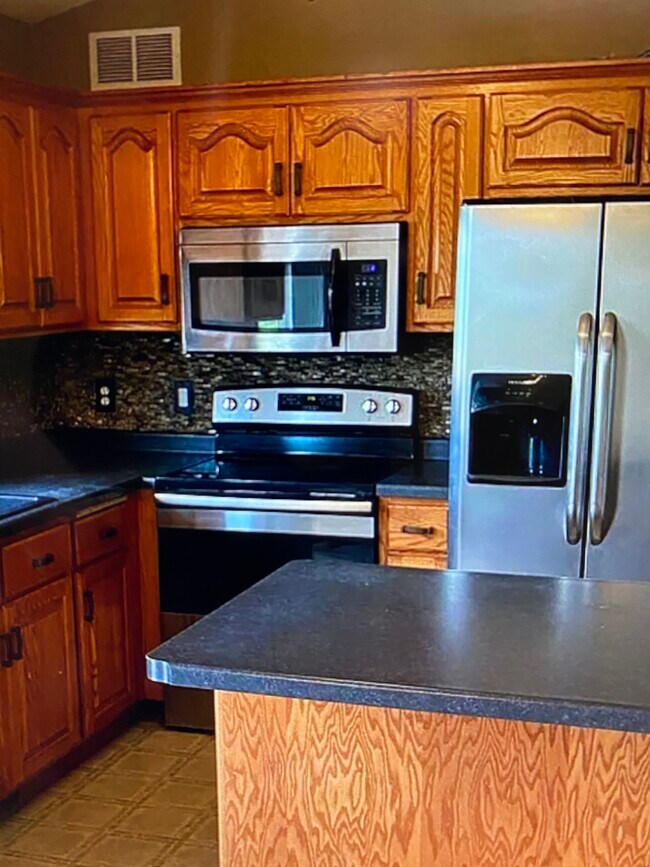 Foto del edificio - 6609 Black Spruce St
