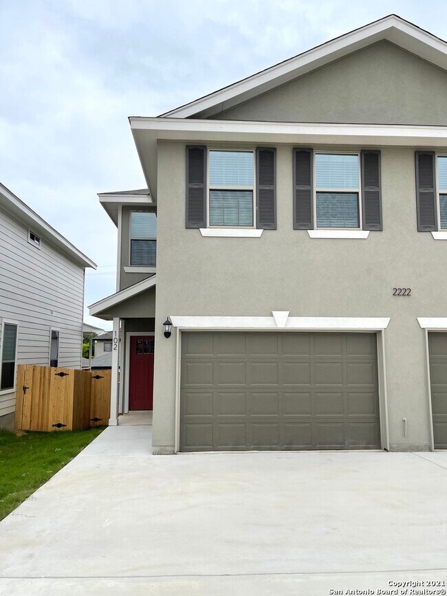 Foto del edificio - 2222 Sandlewood Cv