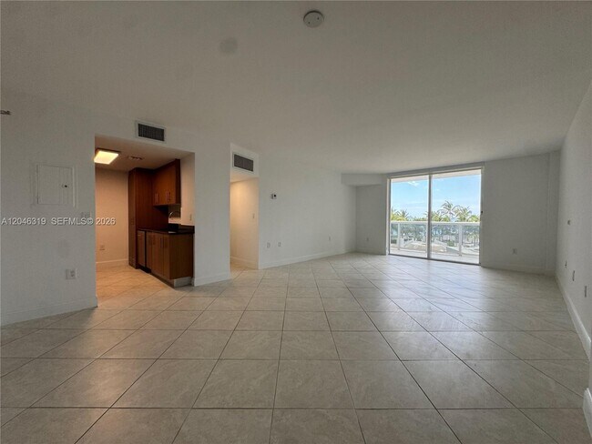 Building Photo - 10275 Collins Ave