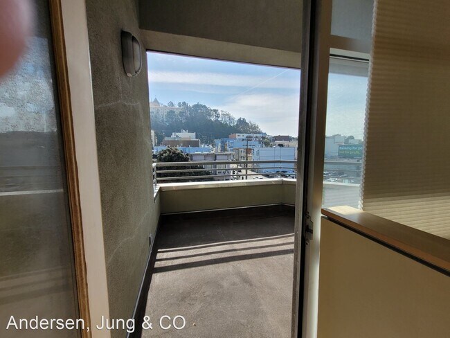 Building Photo - 3 br, 3 bath House - 690 Spruce St #201,