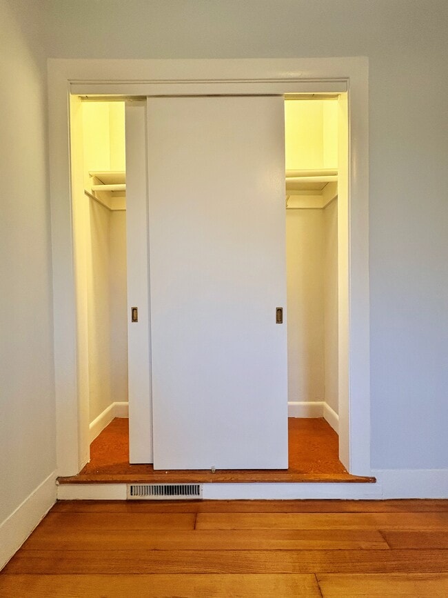 Building Photo - 253 Humphrey St