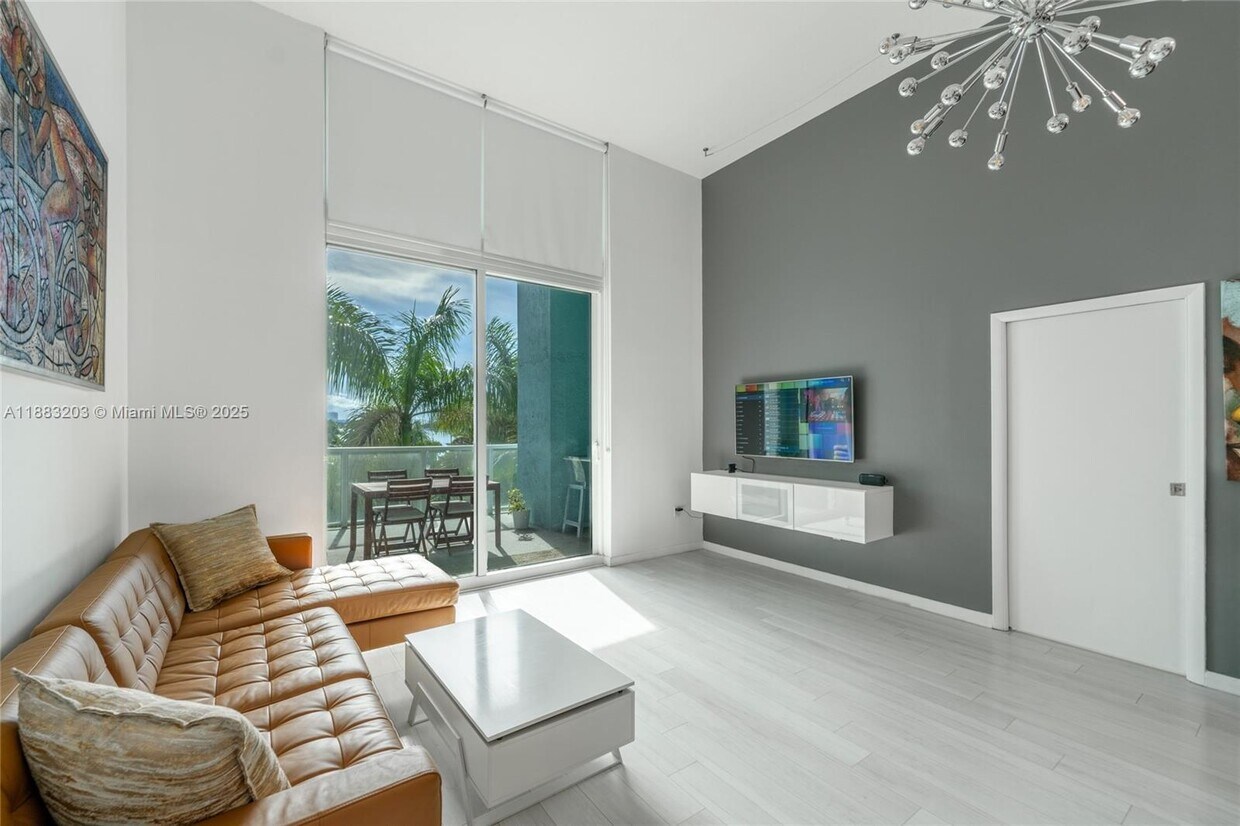 Foto principal - 1900 N Bayshore Dr