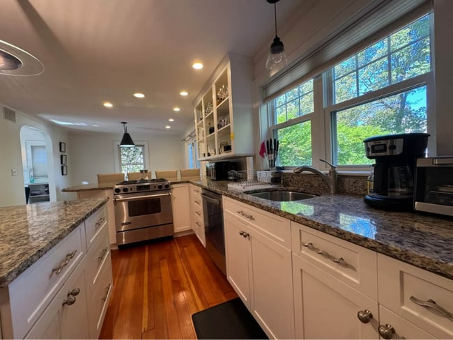 Building Photo - 182 Margaret St