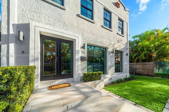 Foto del edificio - 151 NE 43rd St