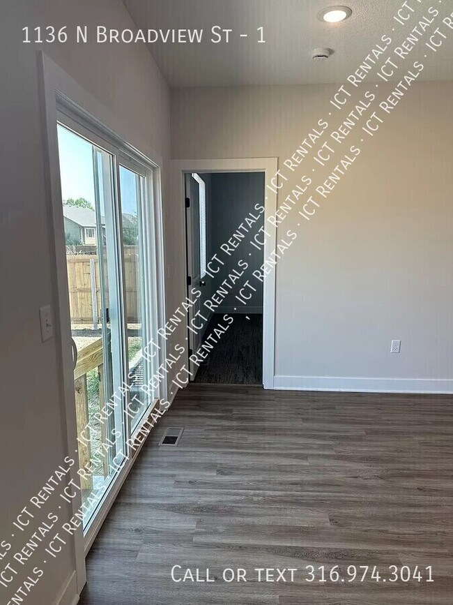 Foto del edificio - 1136 N Broadview St