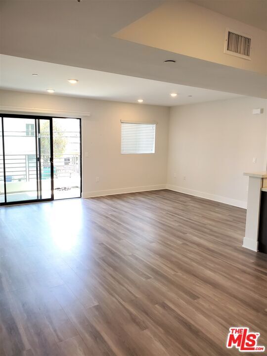 Building Photo - 5030 Rosewood Ave
