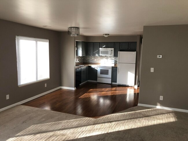 Building Photo - 679 Karmada St