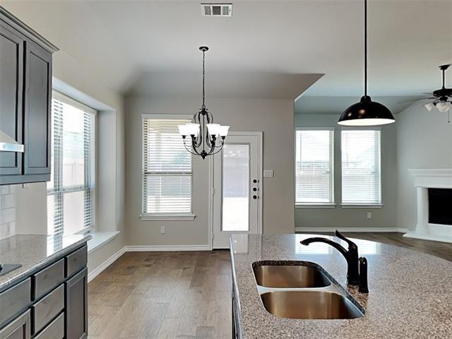 Building Photo - 1008 Legacy Oaks