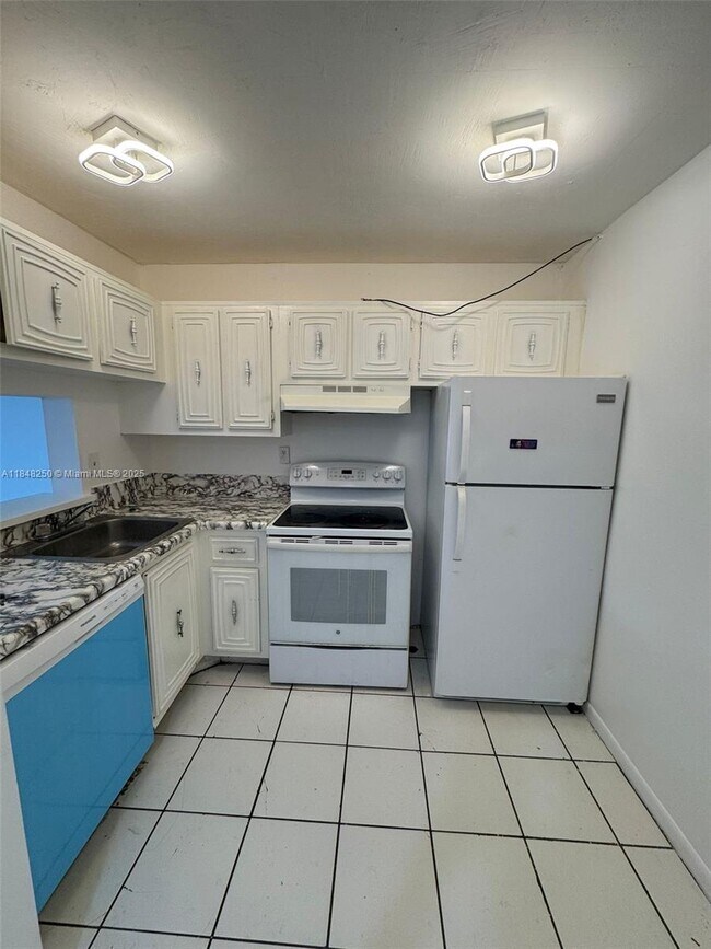 Foto del edificio - 496 NW 165th St