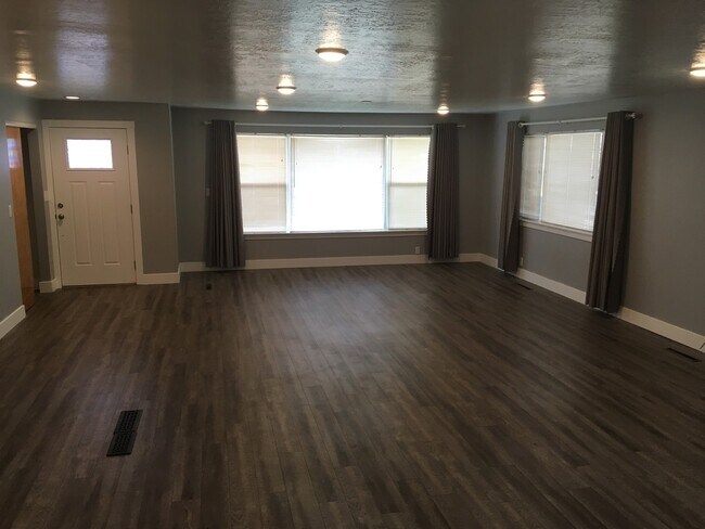 Building Photo - Updated Home in the Heart of Provo