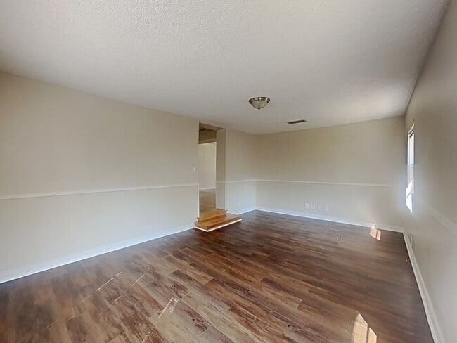 Building Photo - 6446 Burgundy Rd S