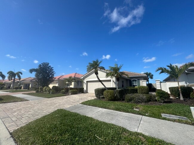 Building Photo - 462 Montelluna Dr