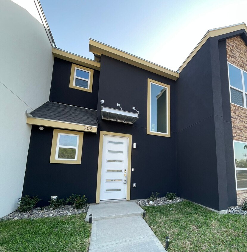 801 W Seminole Ave, Pharr, TX 78577 Townhome Rentals in Pharr TX