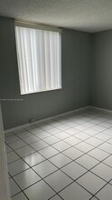 Building Photo - 10000 NW 80th Ct