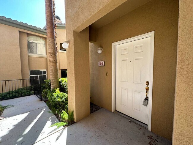 Foto del edificio - RESORT STYLE LIVING IN GUARD GATED COMMUNITY.