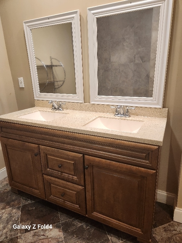 Foto del edificio - 4456 Railroad St