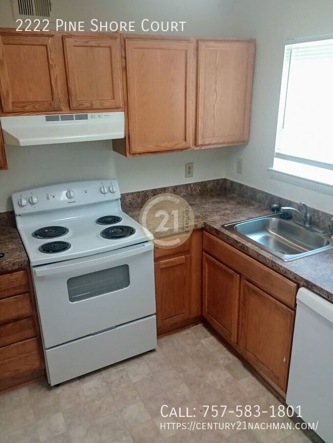 Building Photo - 2222 Pine Shore Ct