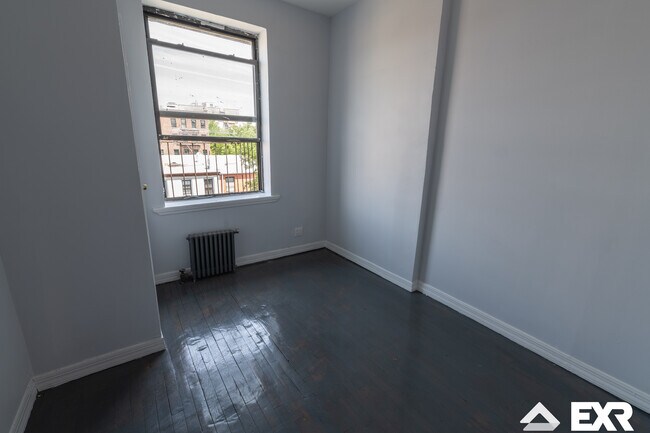 Building Photo - 221 Pulaski St