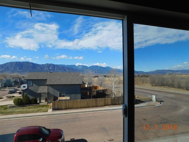 Building Photo - Modern Comfort in Lincoln Commons Communit...