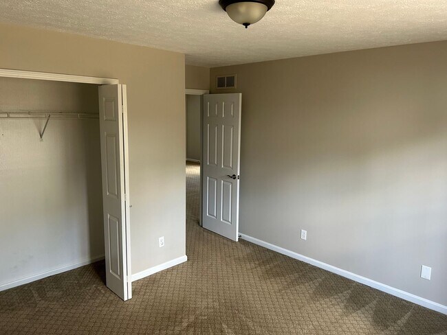 Building Photo - 3 bedroom 1 bath house for rent