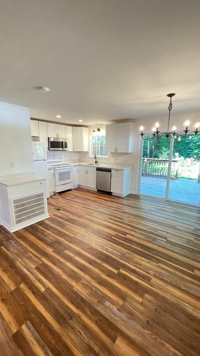 Kitchen & dining room - 3801 Mission View Ave