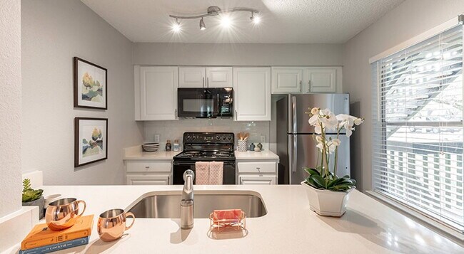 Foto del edificio - 3517 N Hills Dr