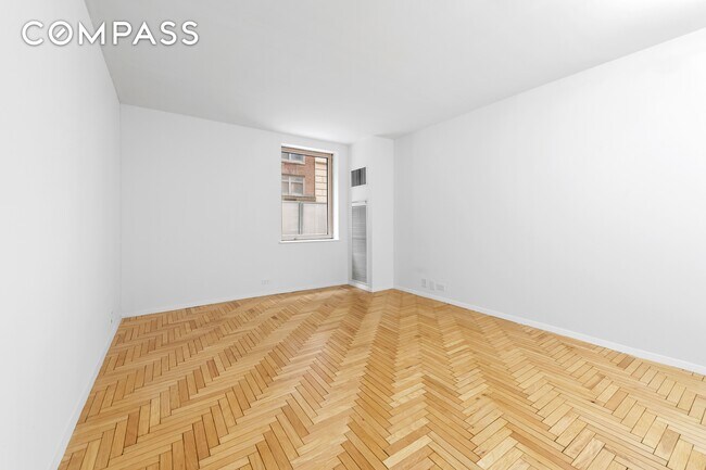 Building Photo - 106 Central Park S