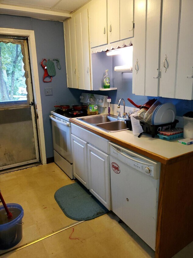 Building Photo - 3 AHERN