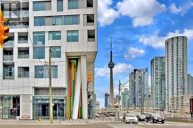 Building Photo - 576 Front St W