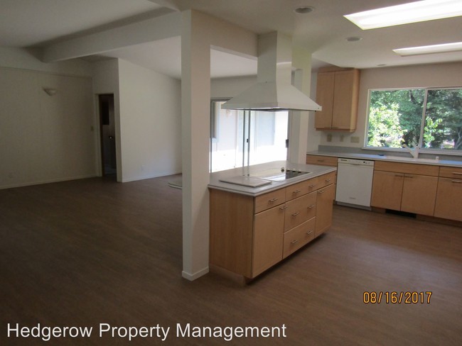 Building Photo - 1234 Arroyo Sarco