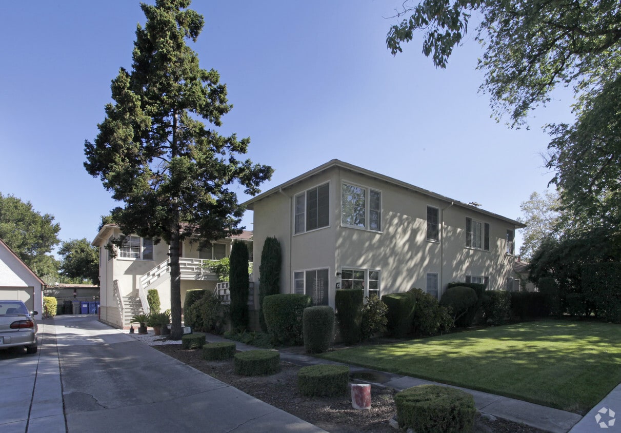 Primary Photo - Taylor Court Apartments