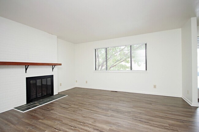 Foto del edificio - Huntington Village Townhome, Near UVA's North Grounds