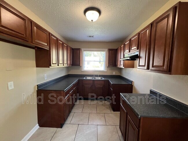 Foto del edificio - 946 Maple Dr