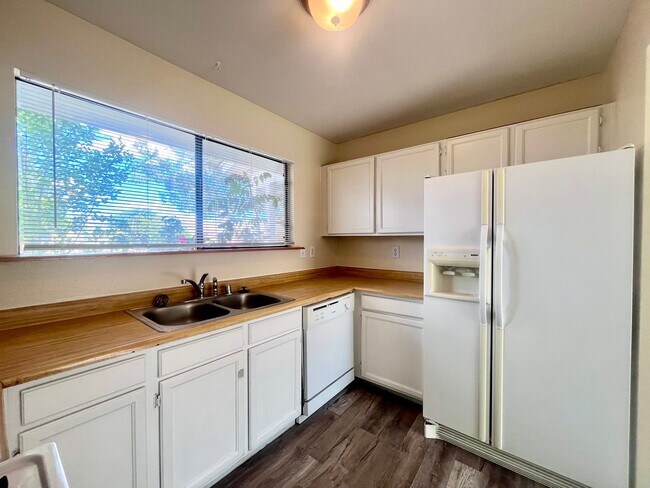 Foto del edificio - Move in Special! Bedroom 1.5 Bathroom 1 Car Garage