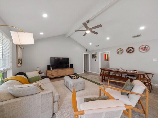 Foto del edificio - 5014 Mary Lou Dr