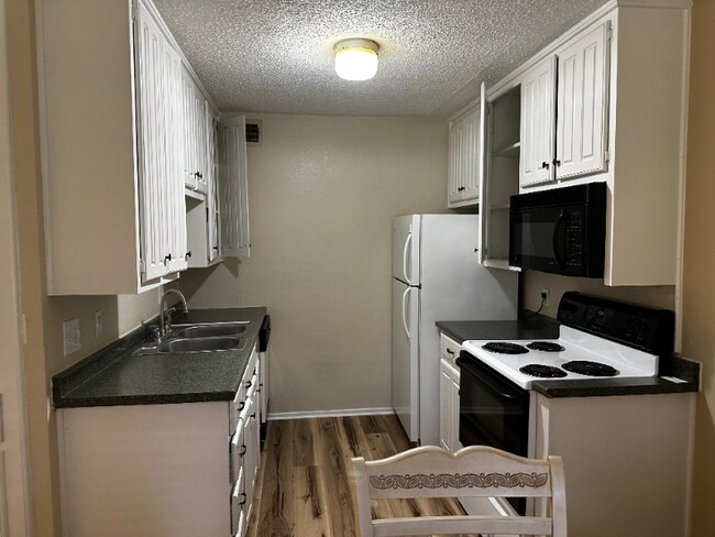 Foto del edificio - 1214 Baylor Ave