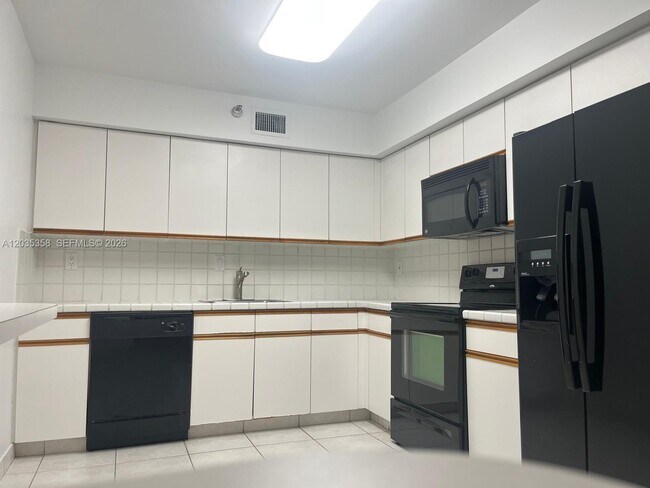 Foto del edificio - 3530 Mystic Pointe Dr