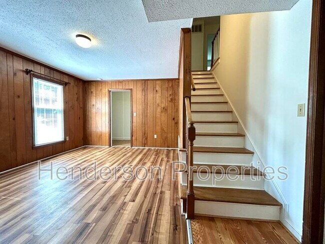 Foto del edificio - 9211 Robert Frost Ln