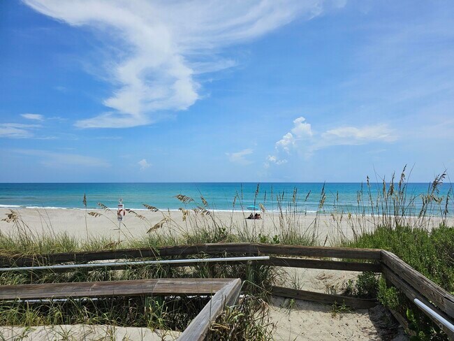 Foto del edificio - 3233 Sea Oats Cir