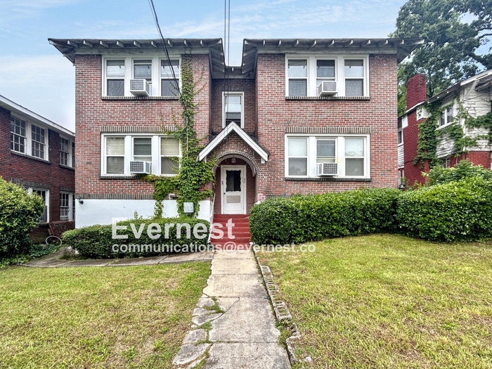 Foto principal - 904 3rd St W