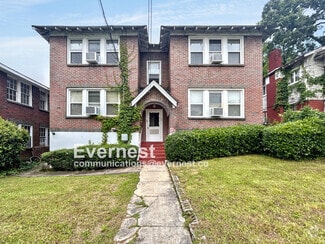 Building Photo - 904 3rd St W