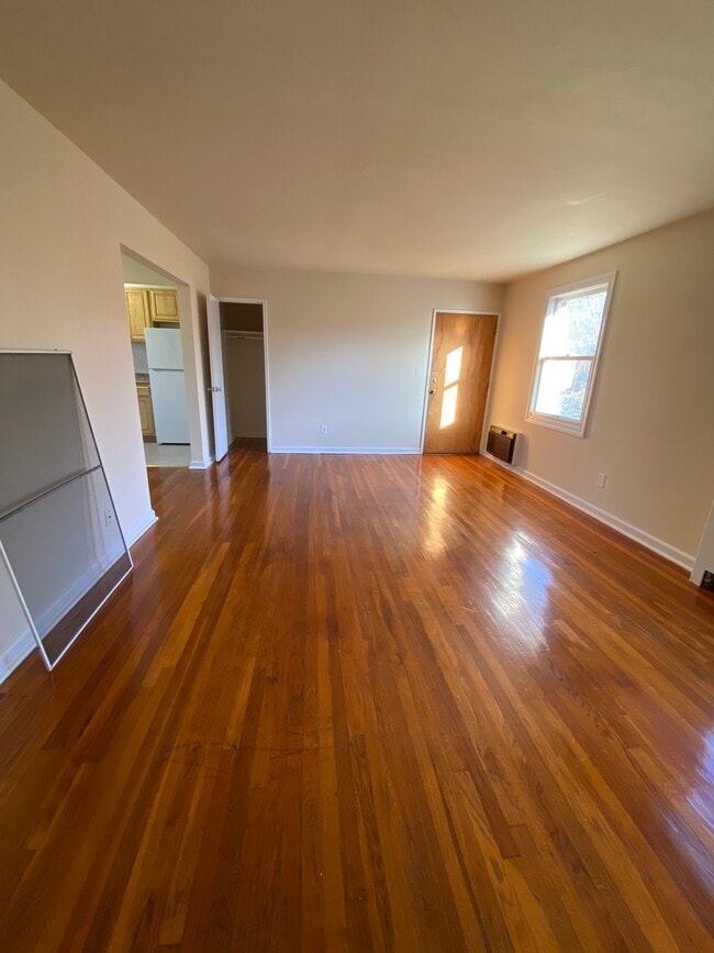 Building Photo - 150 Main St