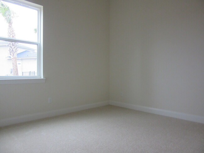 Building Photo - Beautiful 4B/3B plus office single family ...