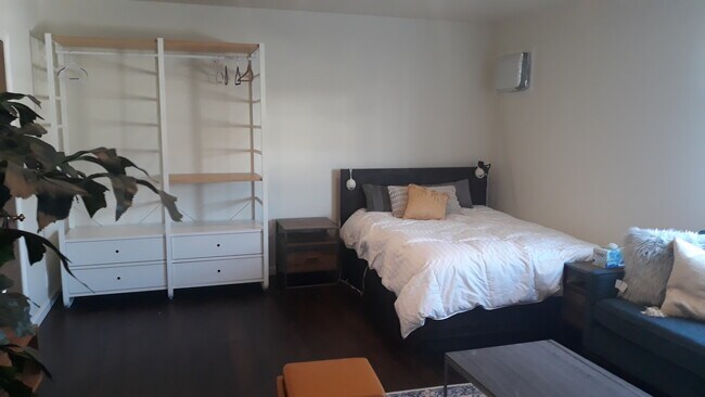 Foto del edificio - 2645 S El Camino Real