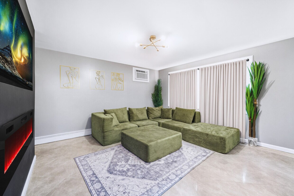 Foto principal - 529 Ave E