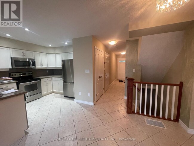 Building Photo - 165 Terraview Crescent