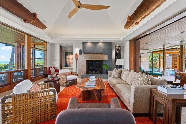 Foto del edificio - Beachfront Villa with Private Pool & Gym