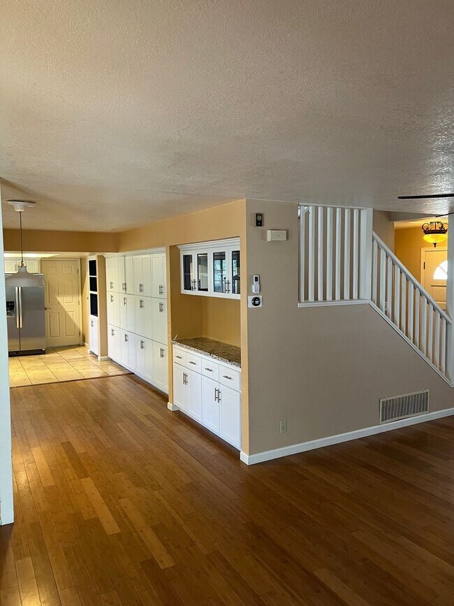 Foto del edificio - Beautiful Rockridge Home for long term Lease.